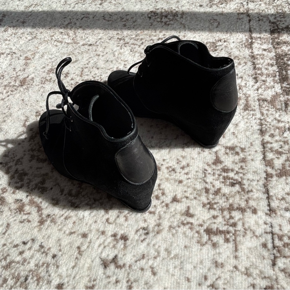 Stuart Weitzman Kalahari Lace-Up Hidden Black Wedge Bootie - Picture 4 of 7